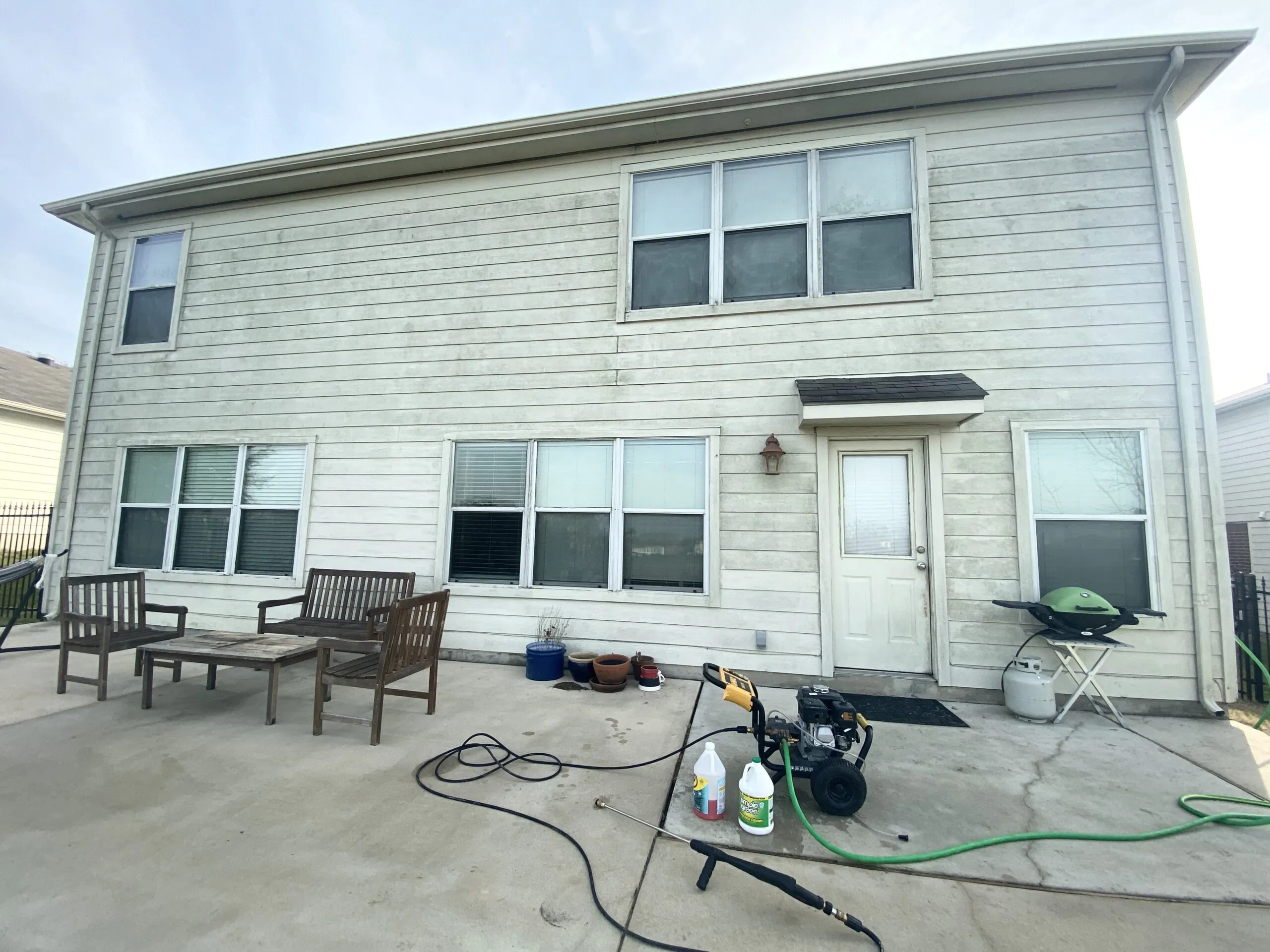 Dirty house exterior with mildew before pressure washing in San Antonio